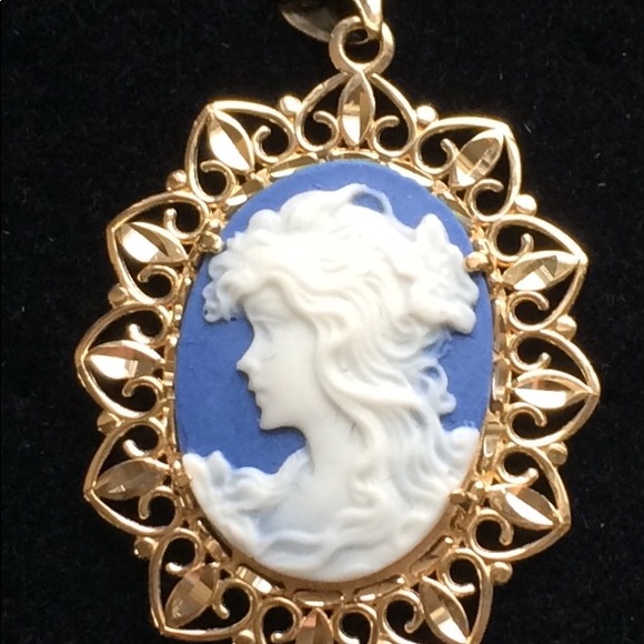 Michael Anthony Cameo Pendant 14K Gold - Picture 4 of 8